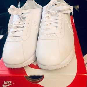 New! Women’s Nike Cortez Basic Noise Cancelling!!